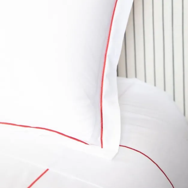 Drap en satin de coton broderie rouge