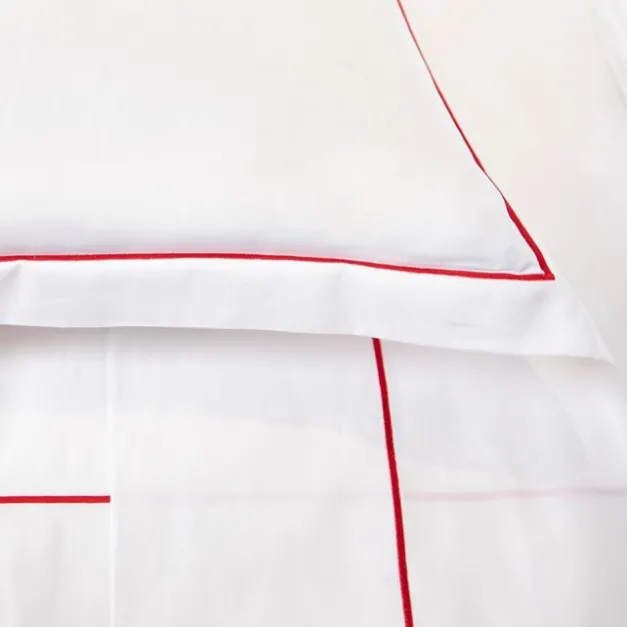 Drap en satin de coton broderie rouge
