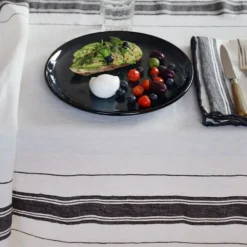 Nappe en lin blanc ivoire à rayures