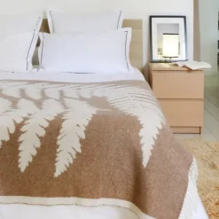 Plaid beige en cachemire et laine motif fougère