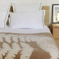 Plaid beige en cachemire et laine motif fougère